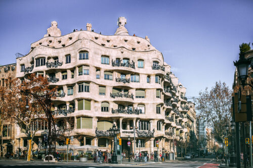 Casa Mila dans le quartier Eixample à Barcelone