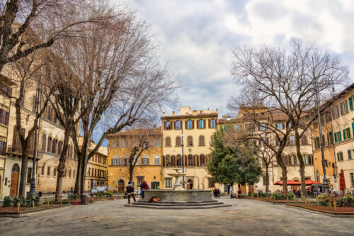 Piazza Santo Spirito dans le quartier Oltrarno à Florence