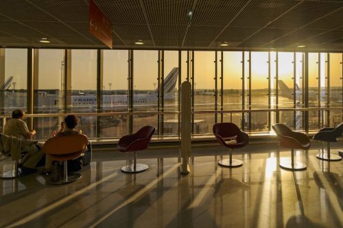 Sièges avec vue sur l'aéroport d'Orly