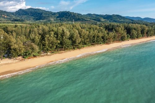 À l'extrême nord de Khao Lak, les plages de Bang Sak