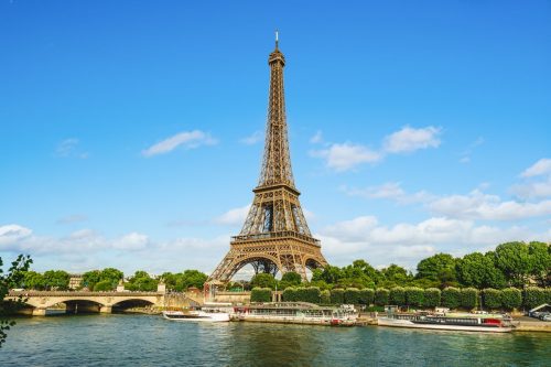 La Tour Eiffel et les quais de Seine à Paris