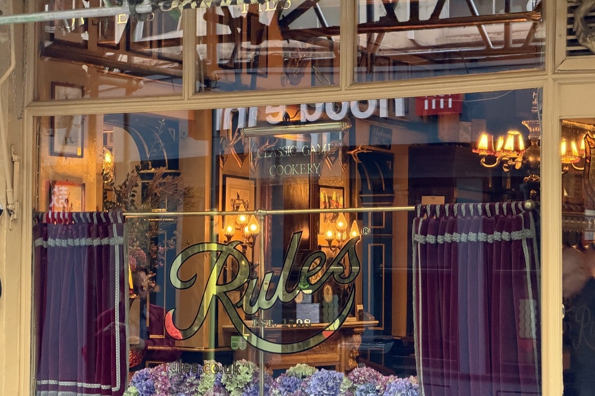 Vitrine d'un restaurant classique : Rules